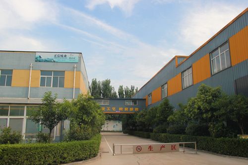 聊城蒲心社工陪同幸福苑老人参观正信味业